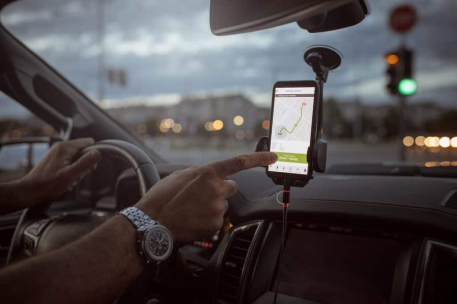 Devenir Maître de la Route avec Ces Applications Incontournables et Gratuites 🚗✨